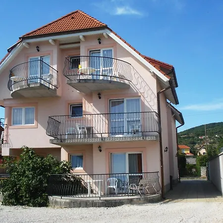 Abigel Apartmanhaz *