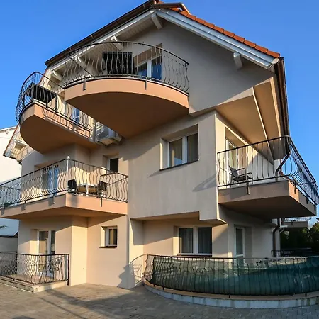 Abigel Apartmanhaz *
