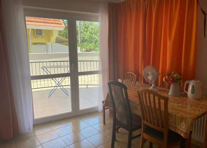 Abigel Apartmanhaz * באלאטונפורד